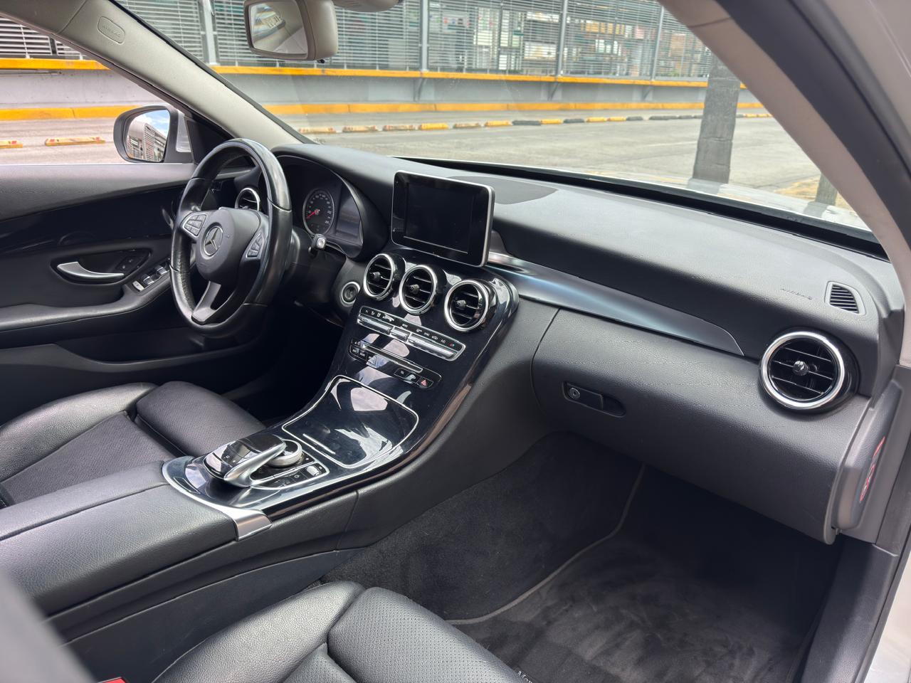 MERCEDES BENZ C180 CGI SEDAN TA 2016