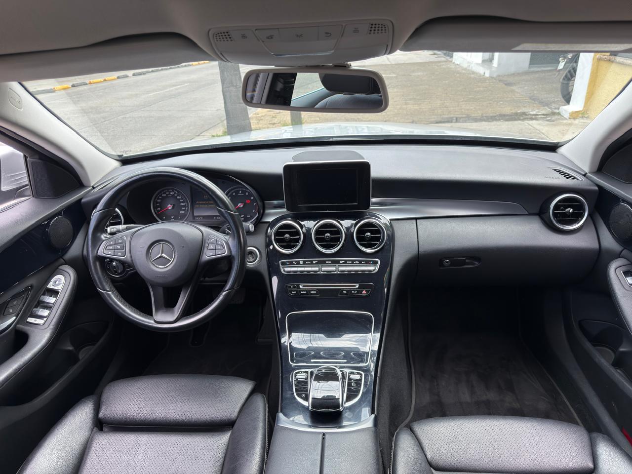 MERCEDES BENZ C180 CGI SEDAN TA 2016