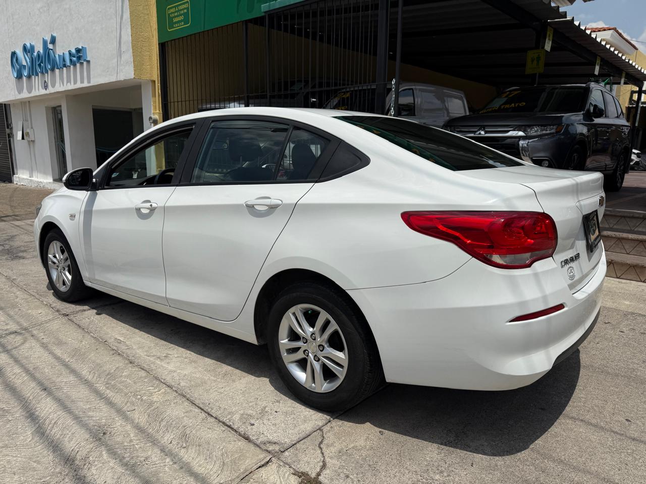 CHEVROLET CAVALIER LT SEDAN TA