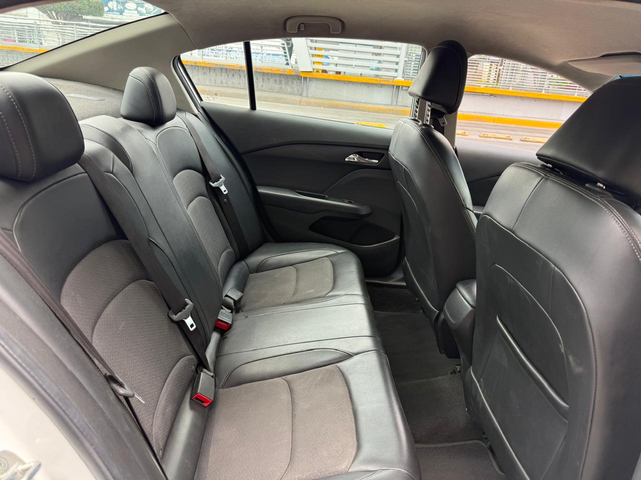 CHEVROLET CAVALIER LT SEDAN TA