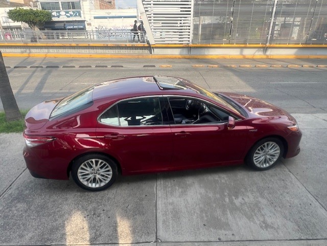 TOYOTA CAMRY XLE HYBRIDO SEDAN TA