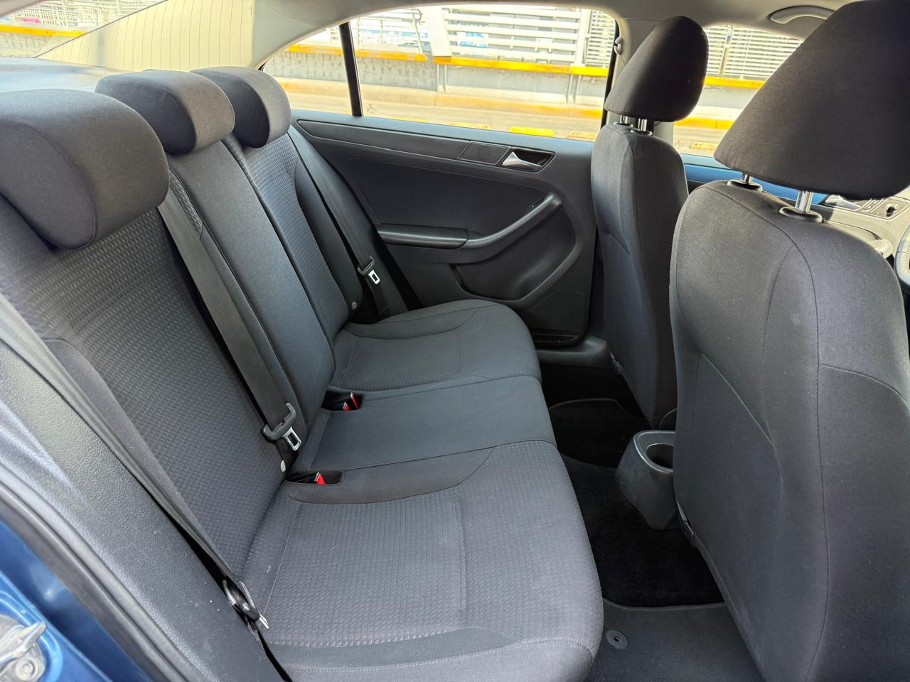 VOLKSWAGEN JETTA SEDAN TA
