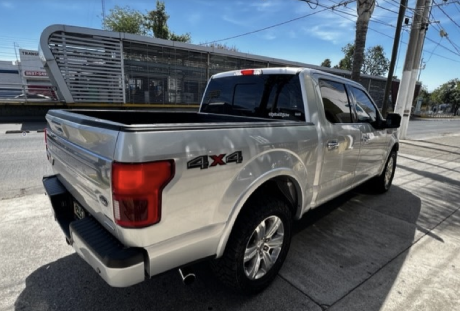 FORD LOBO PLATINUM 4X4 DOBLE CAB V6 TA