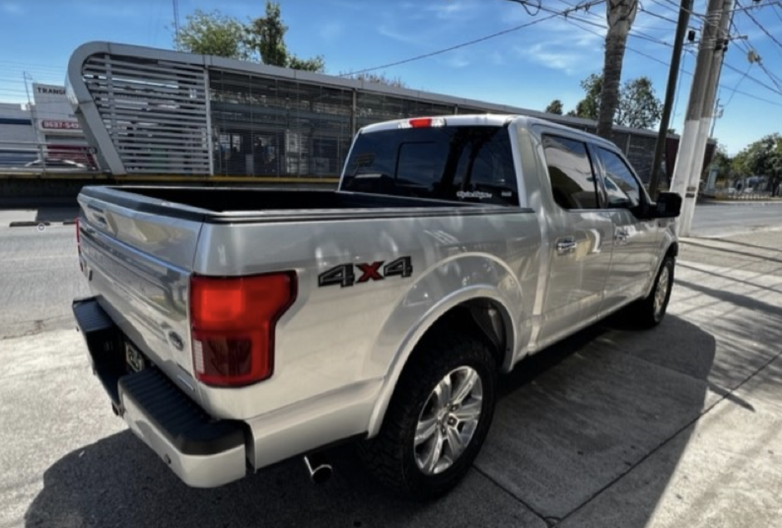 FORD LOBO PLATINUM 4X4 DOBLE CAB TA V6