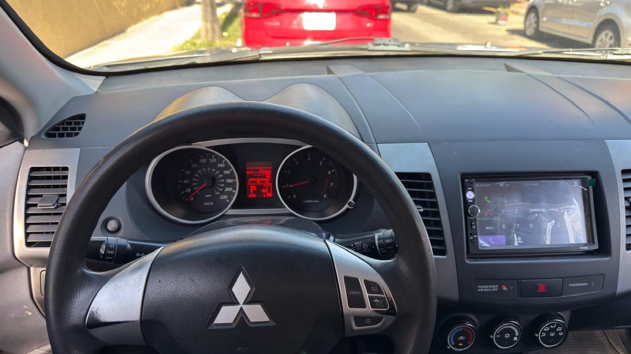 MITSUBISHI OUTLANDER LS TA 2010