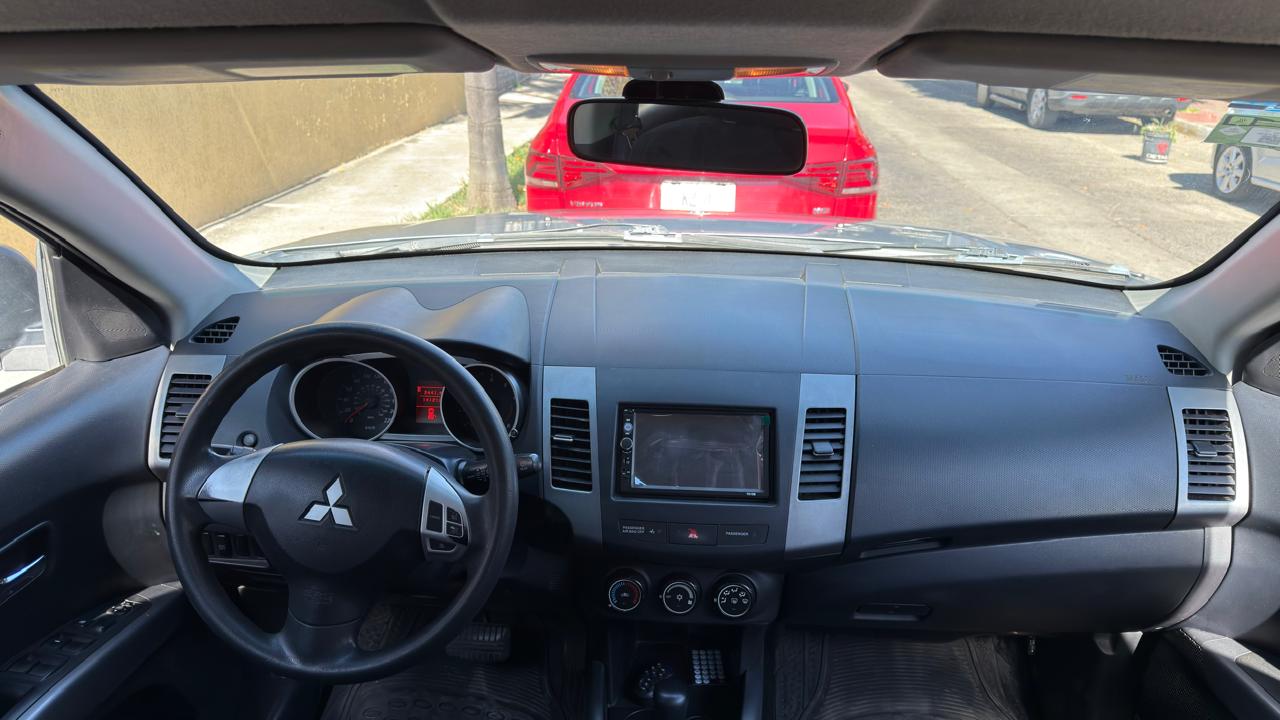 MITSUBISHI OUTLANDER LS TA 2010