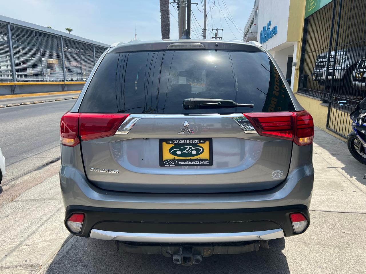 MITSUBISHI OUTLANDER ES SUV TA 7 PASAJEROS
