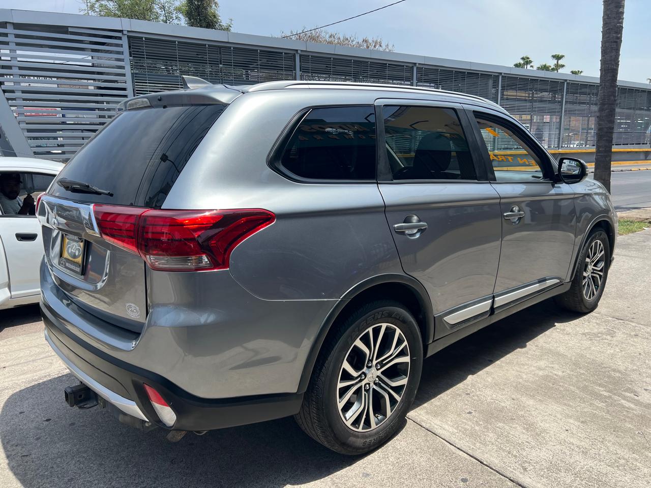 MITSUBISHI OUTLANDER ES SUV TA 2017