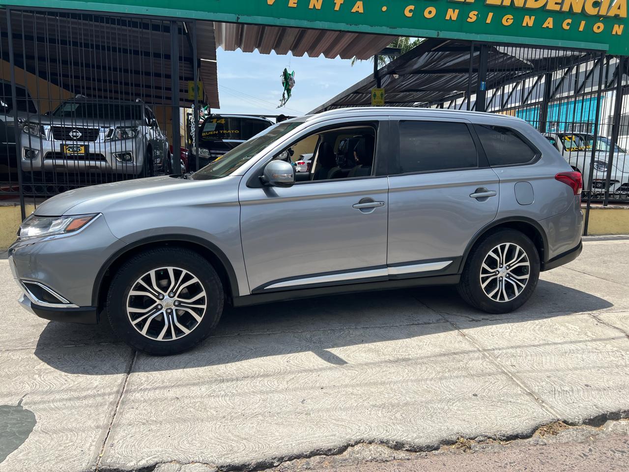 MITSUBISHI OUTLANDER ES SUV TA 7 PASAJEROS