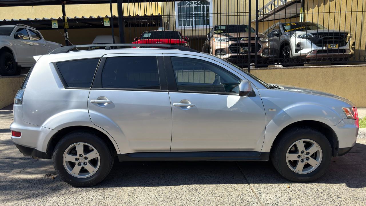MITSUBISHI OUTLANDER LS TA 2010