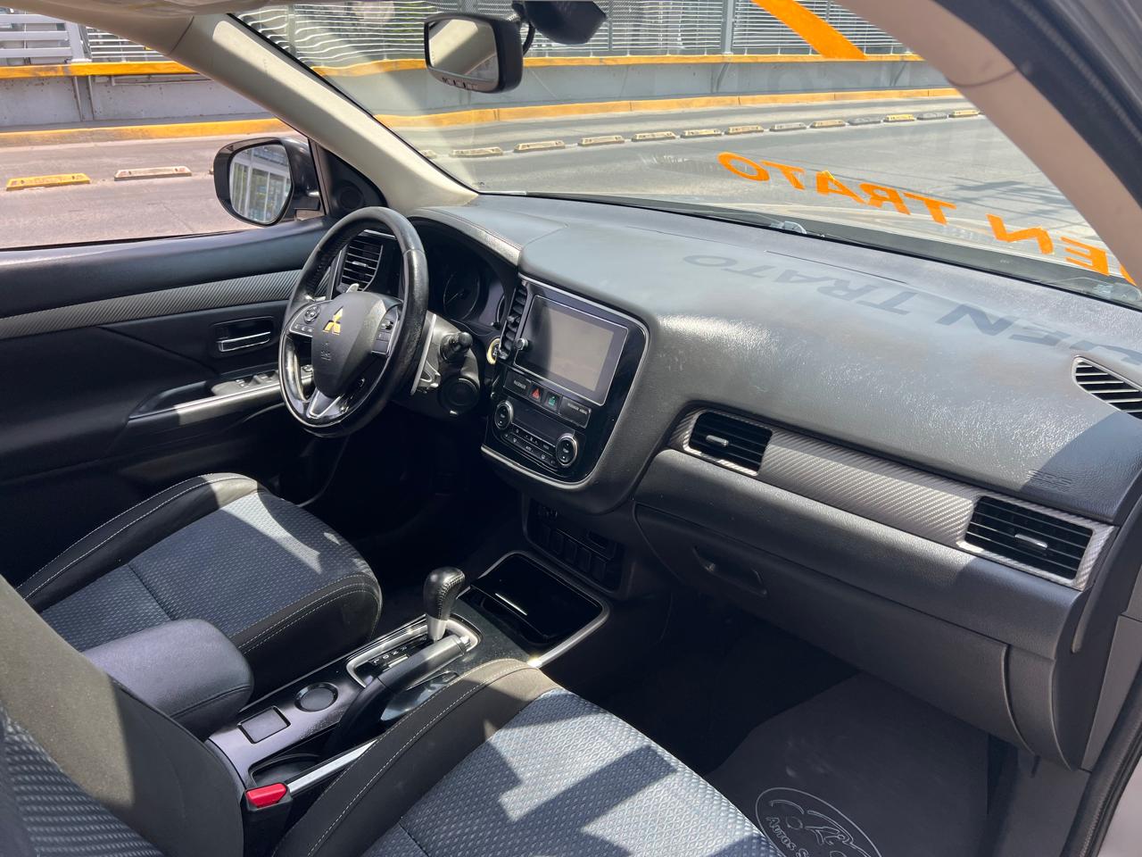 MITSUBISHI OUTLANDER ES SUV TA 7 PASAJEROS