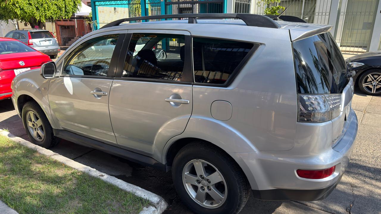 MITSUBISHI OUTLANDER LS TA 2010