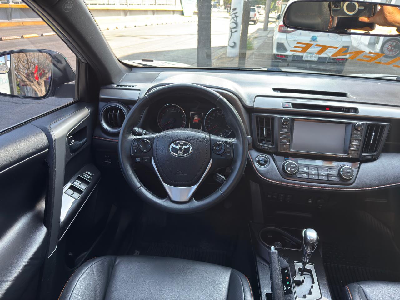 TOYOTA RAV4 SE QC TA 2017