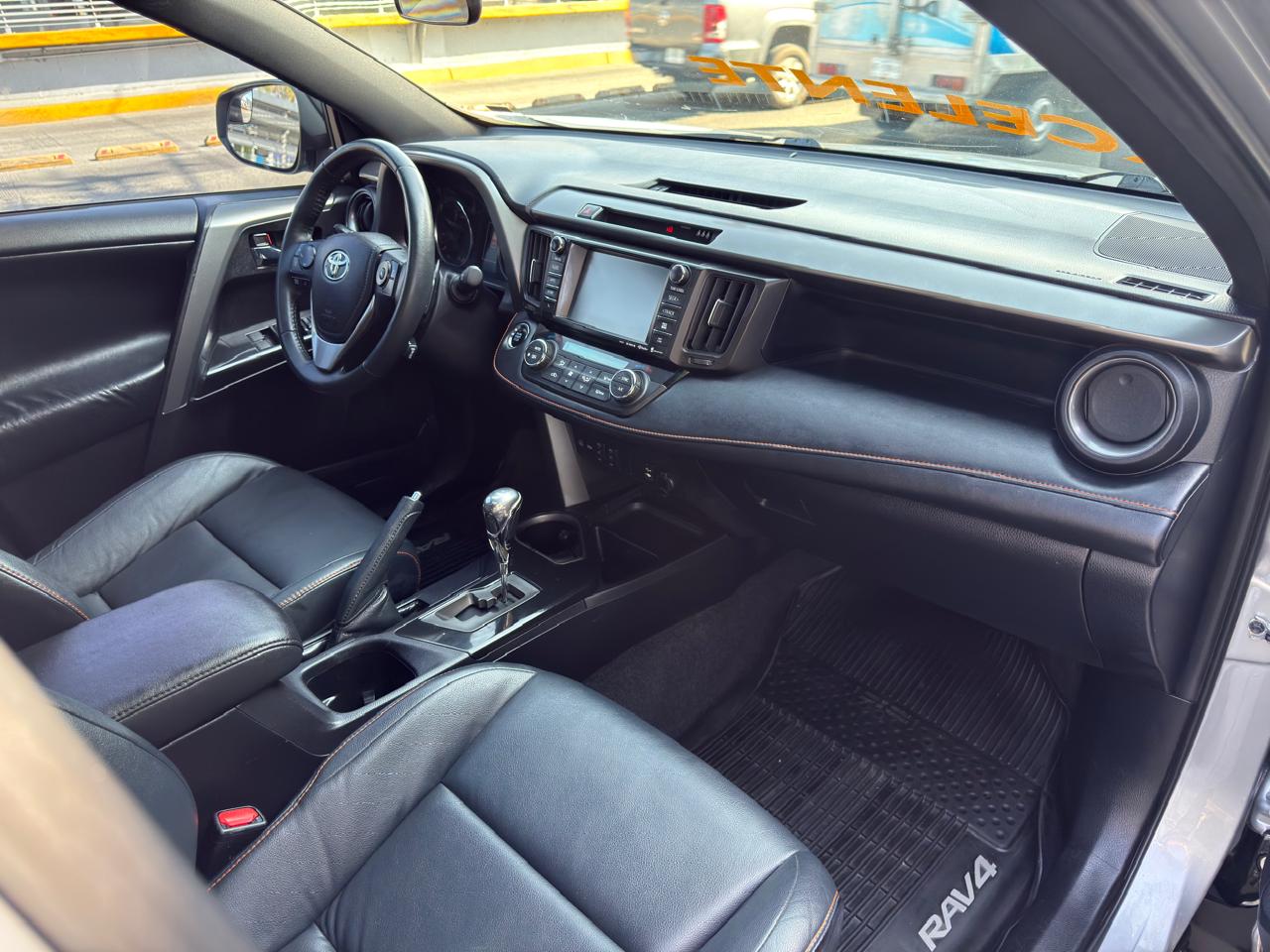 TOYOTA RAV4 SE QC TA 2017