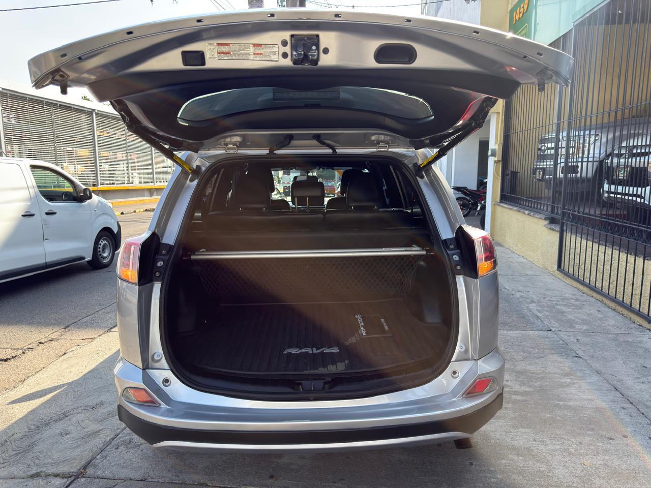 TOYOTA RAV4 SE QC TA 2017