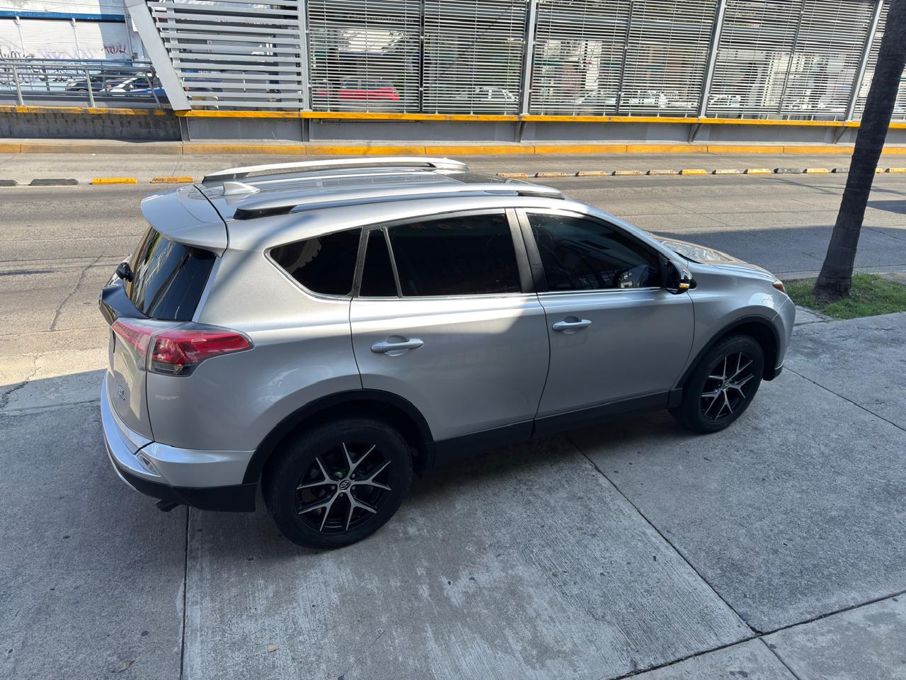 TOYOTA RAV4 SE QC TA 2017