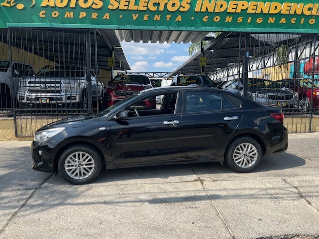 KIA RIO EX SEDAN TA