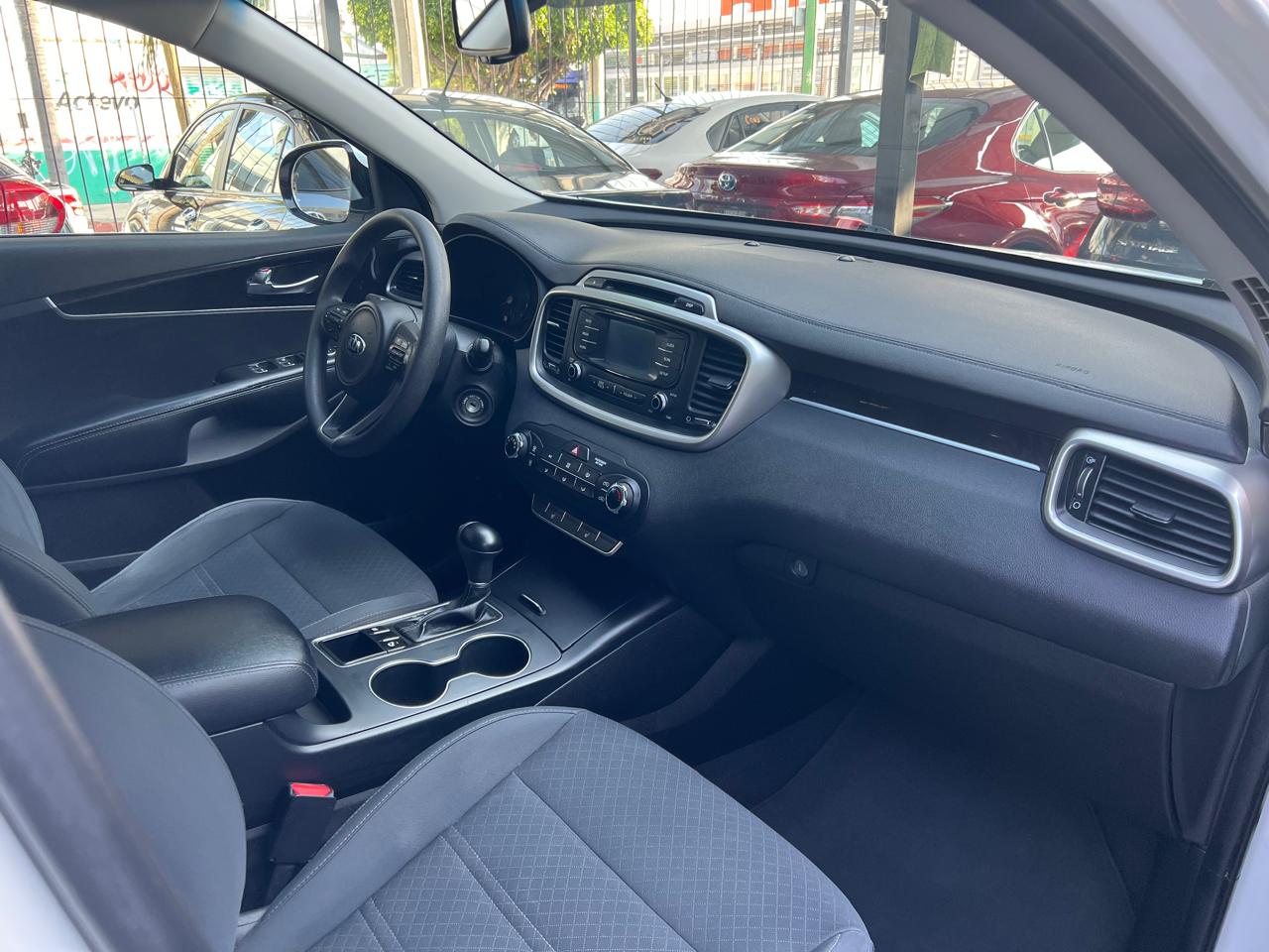 KIA SORENTO LX SUV TA 3ER FILA 2018