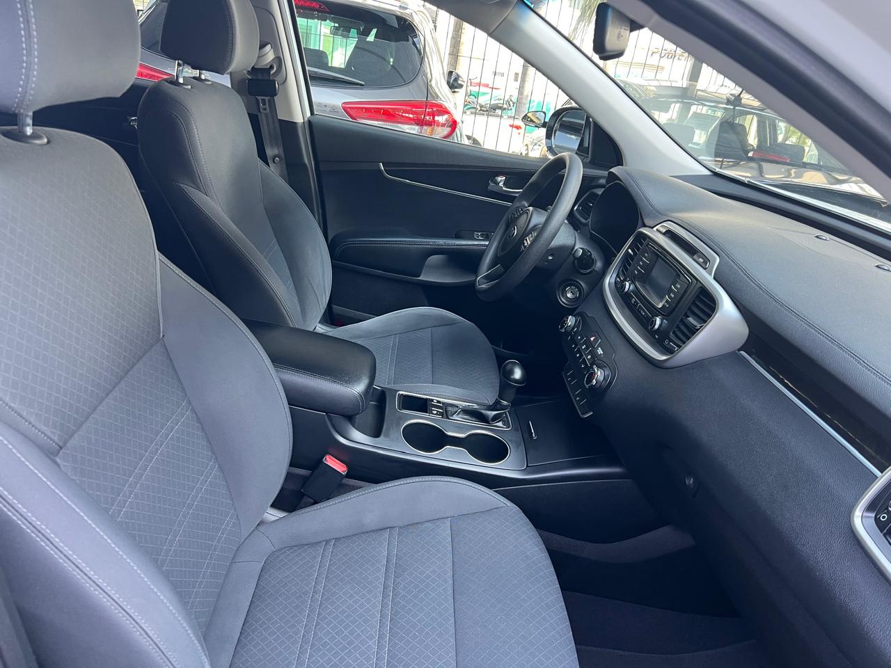 KIA SORENTO LX SUV TA 3ER FILA 2018