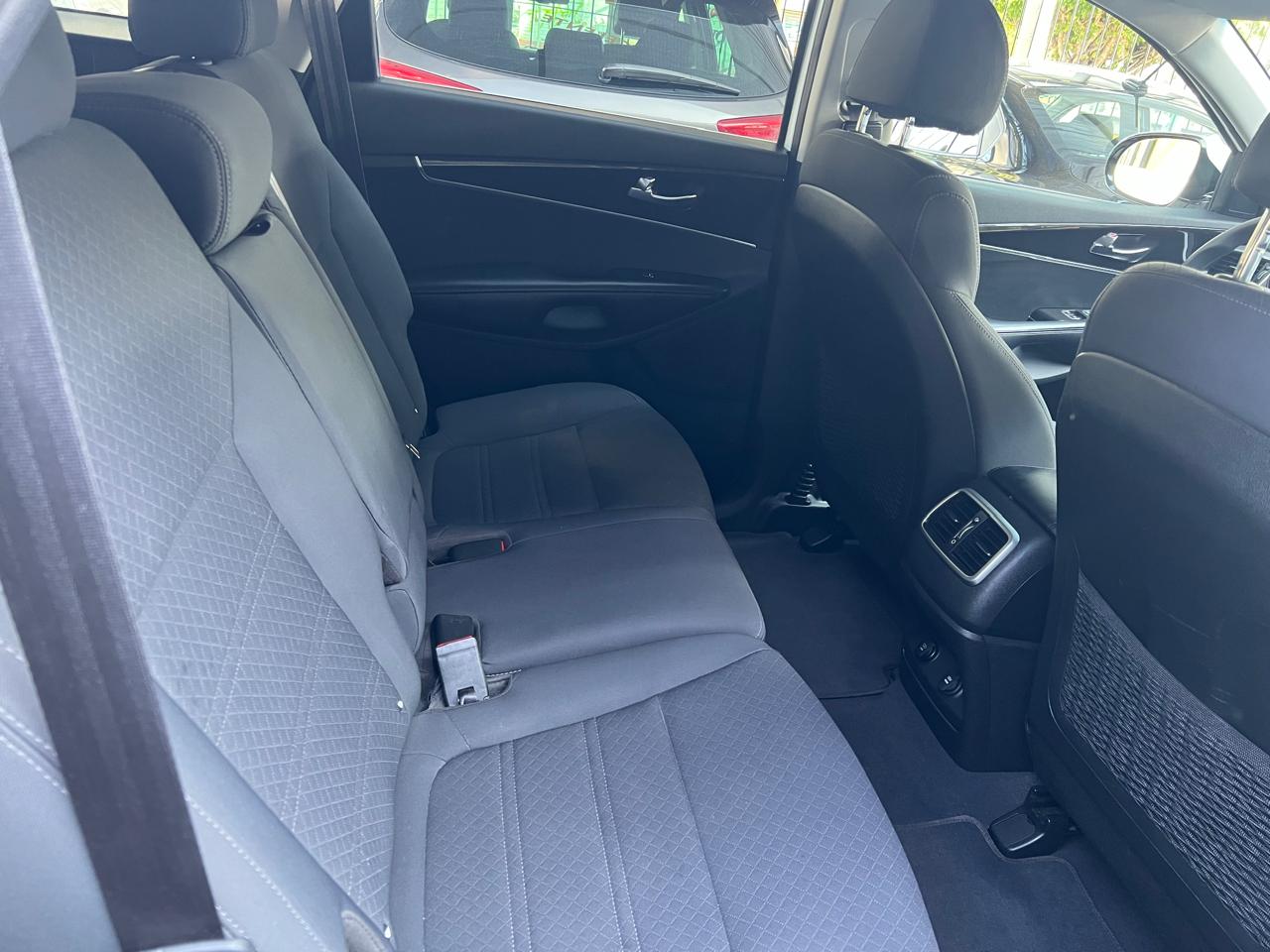 KIA SORENTO LX SUV TA 3ER FILA 2018