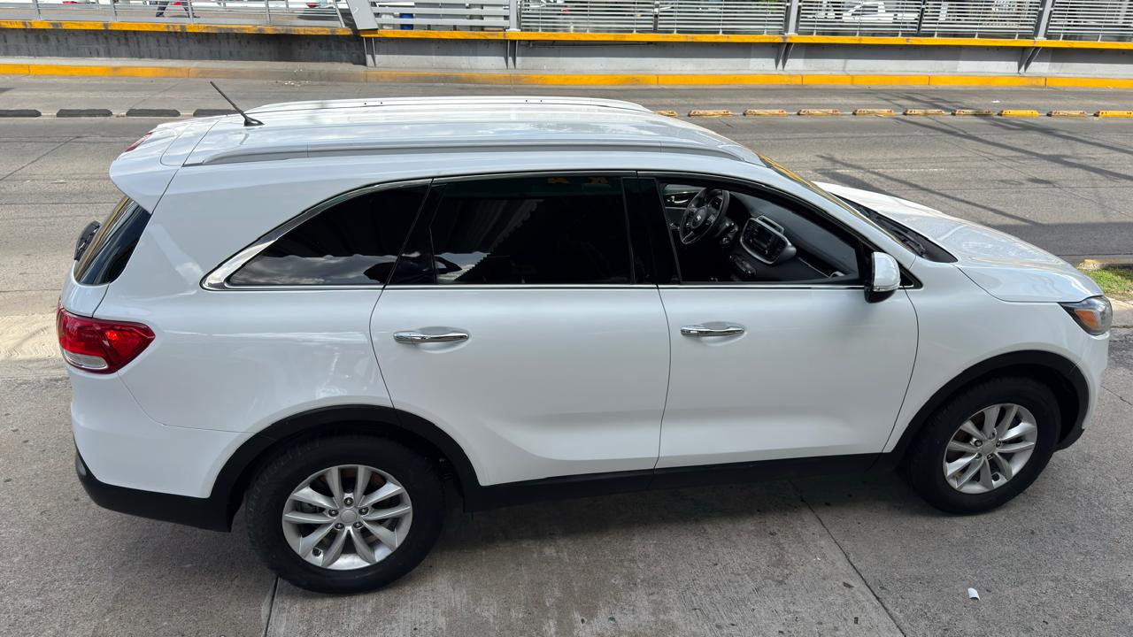 KIA SORENTO LX SUV 7 PASAJEROS TA 2018