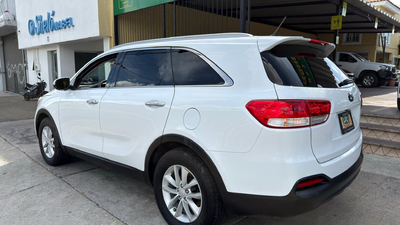 KIA SORENTO LX SUV 7 PASAJEROS TA 2018