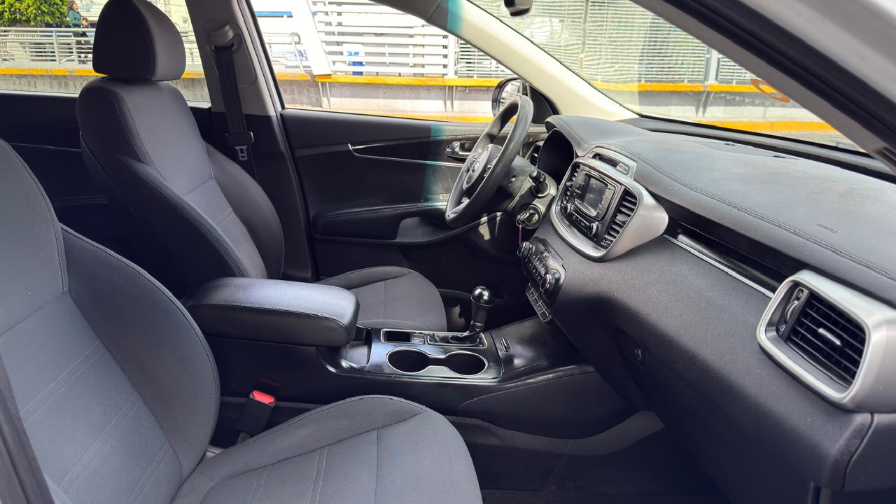 KIA SORENTO LX SUV 7 PASAJEROS TA 2018
