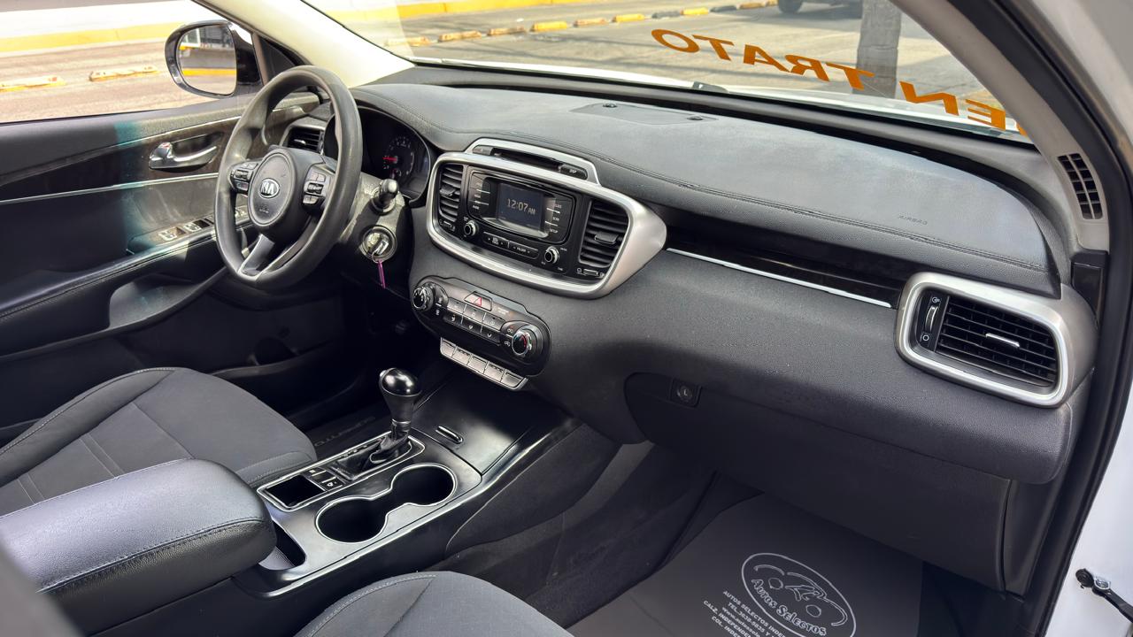 KIA SORENTO LX SUV 7 PASAJEROS TA 2018