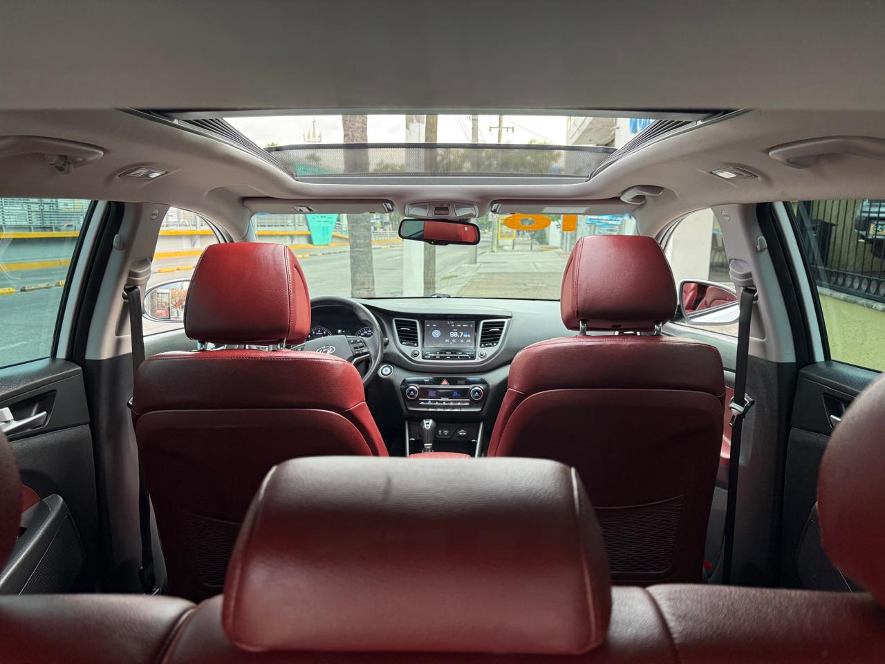 HYUNDAI TUCSON LIMITED TECH SUV TA