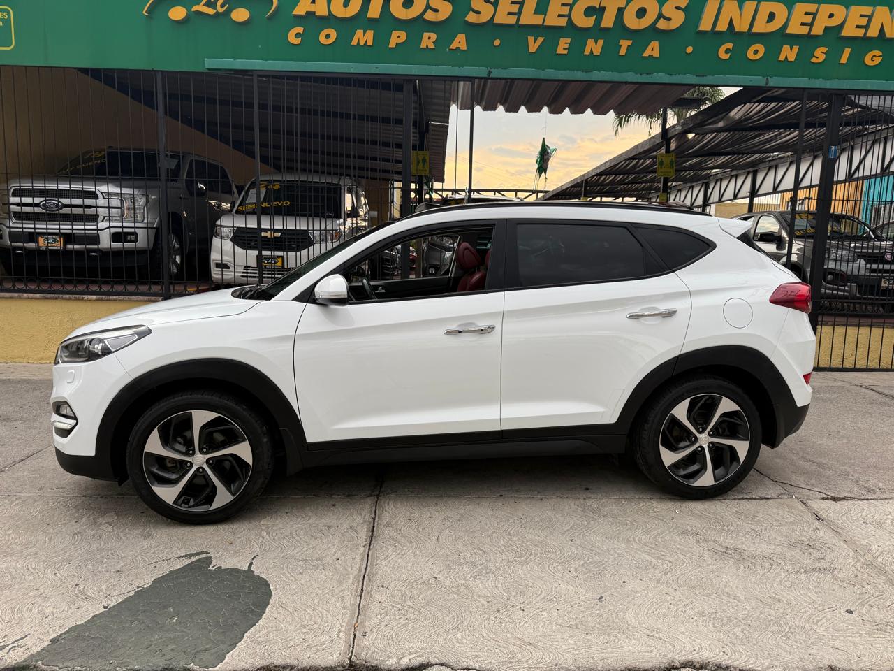 HYUNDAI TUCSON LIMITED TECH SUV TA