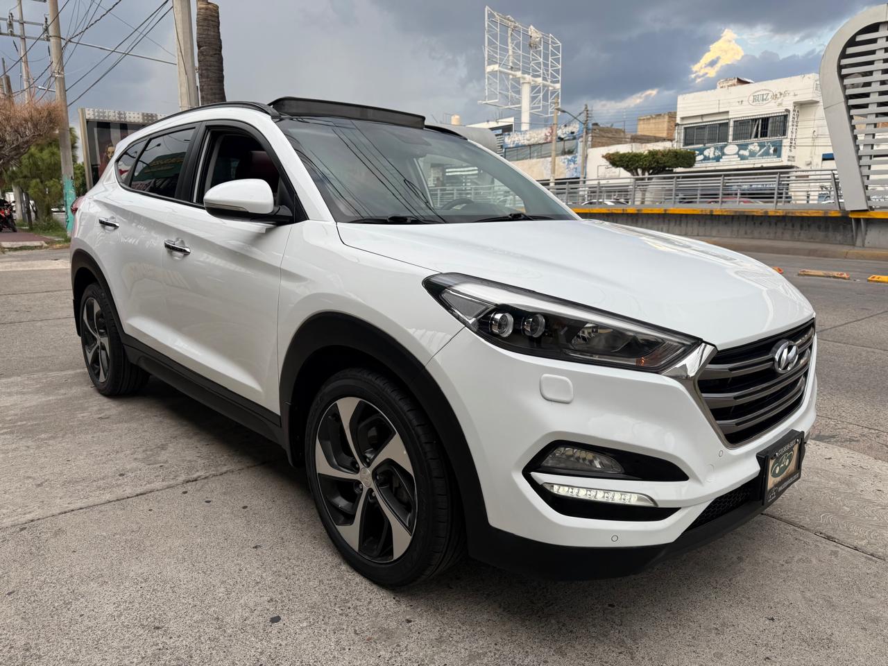 HYUNDAI TUCSON LIMITED TECH SUV TA