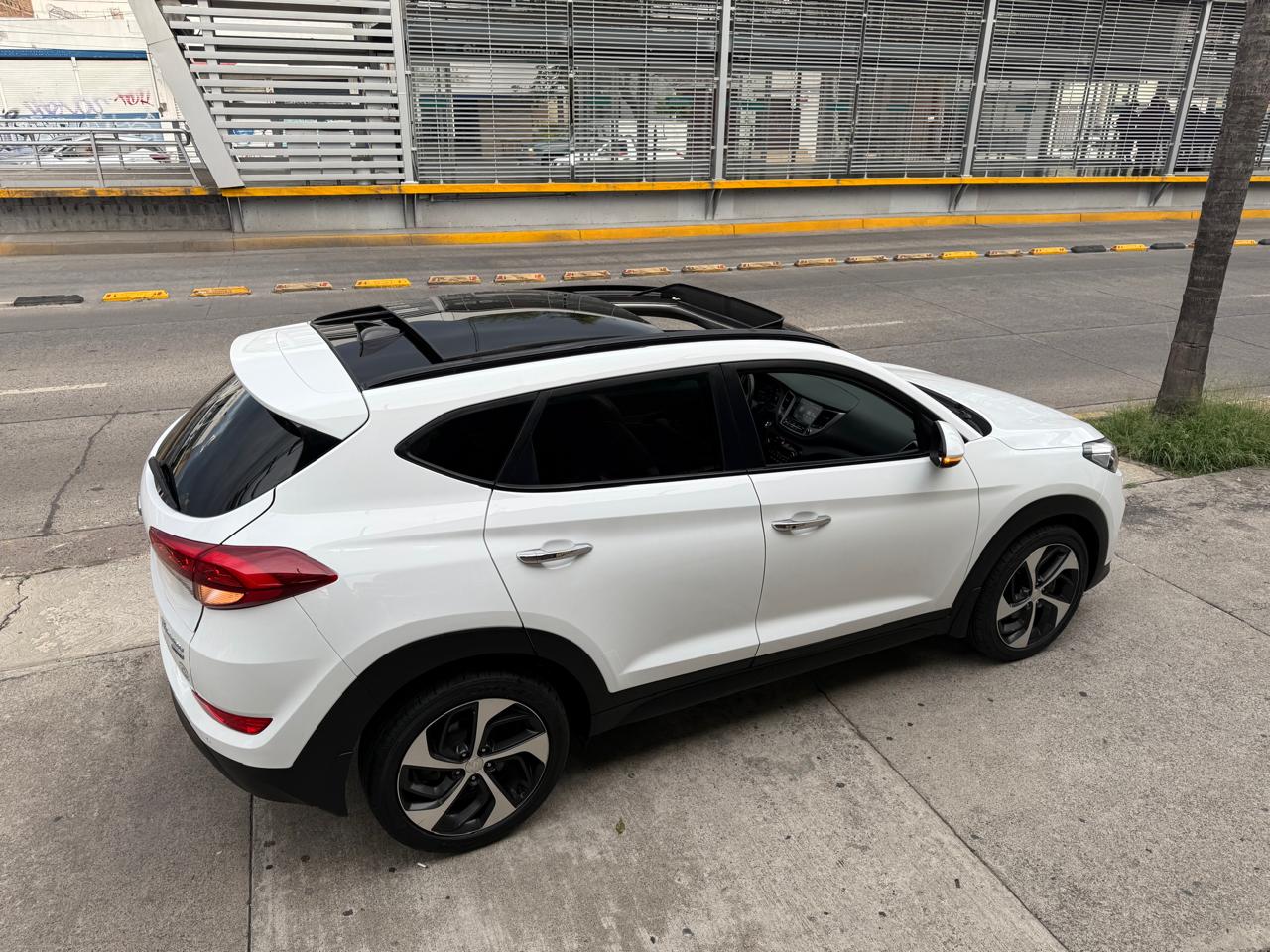 HYUNDAI TUCSON LIMITED TECH SUV TA