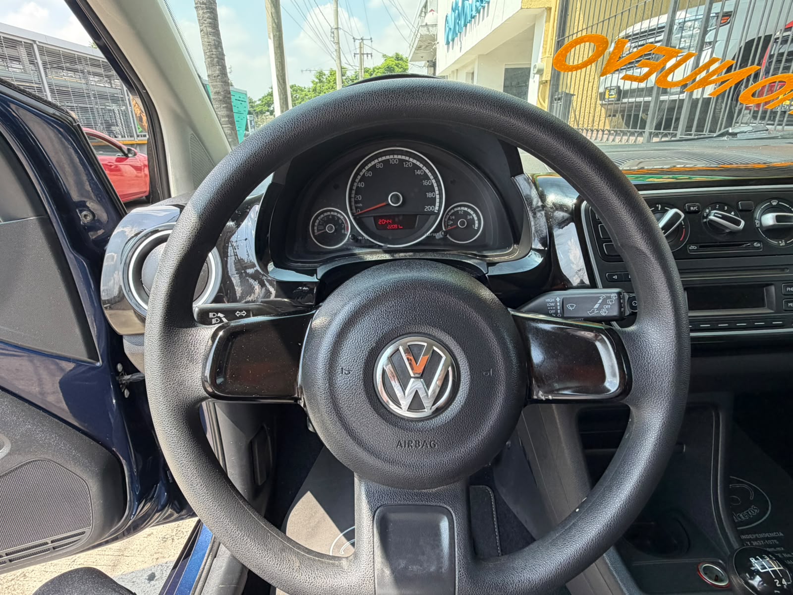 VOLKSWAGEN UP 2016 HIGH