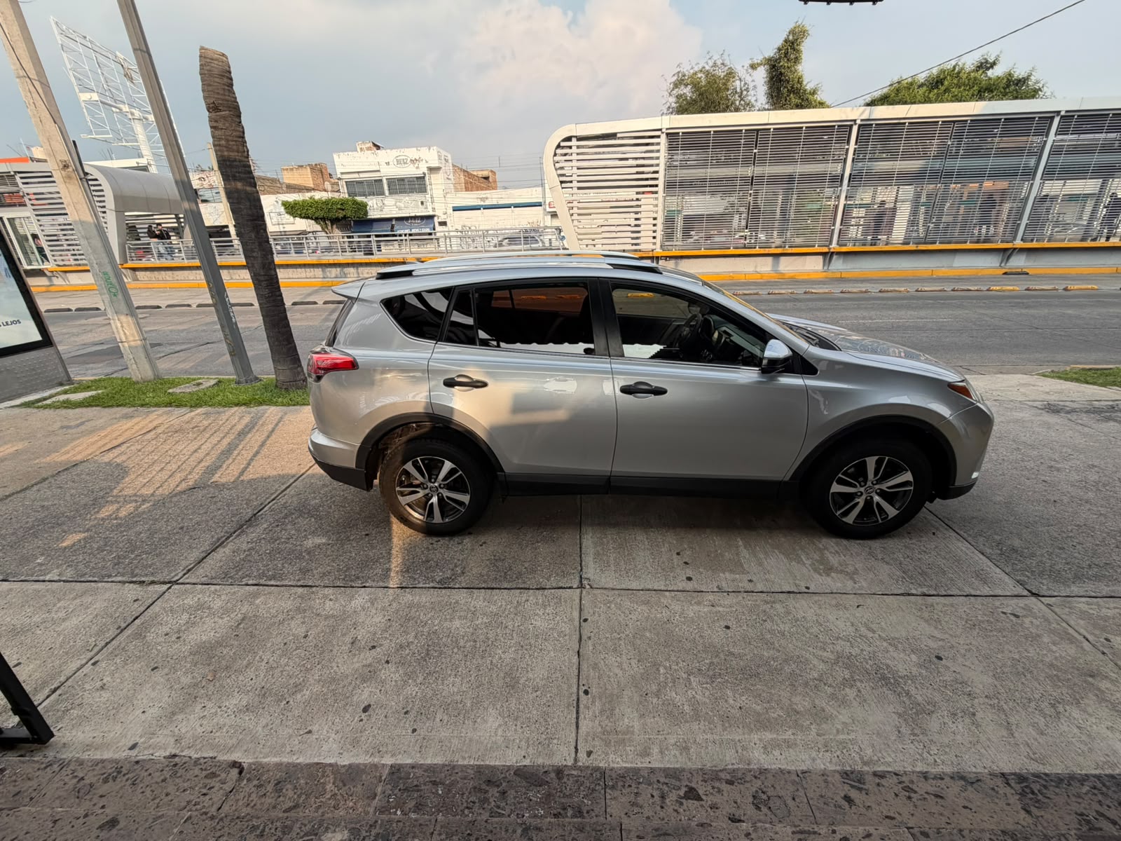 RAV 4 LE 2017 AT