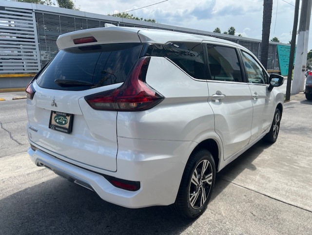 MITSUBISHI XPANDER CROSS MINIVAN TA 3ER FILA