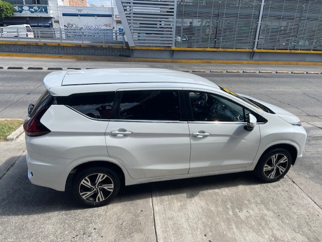 MITSUBISHI XPANDER CROSS MINIVAN TA 3ER FILA