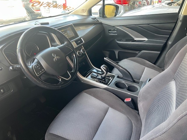 MITSUBISHI XPANDER CROSS MINIVAN TA 3ER FILA