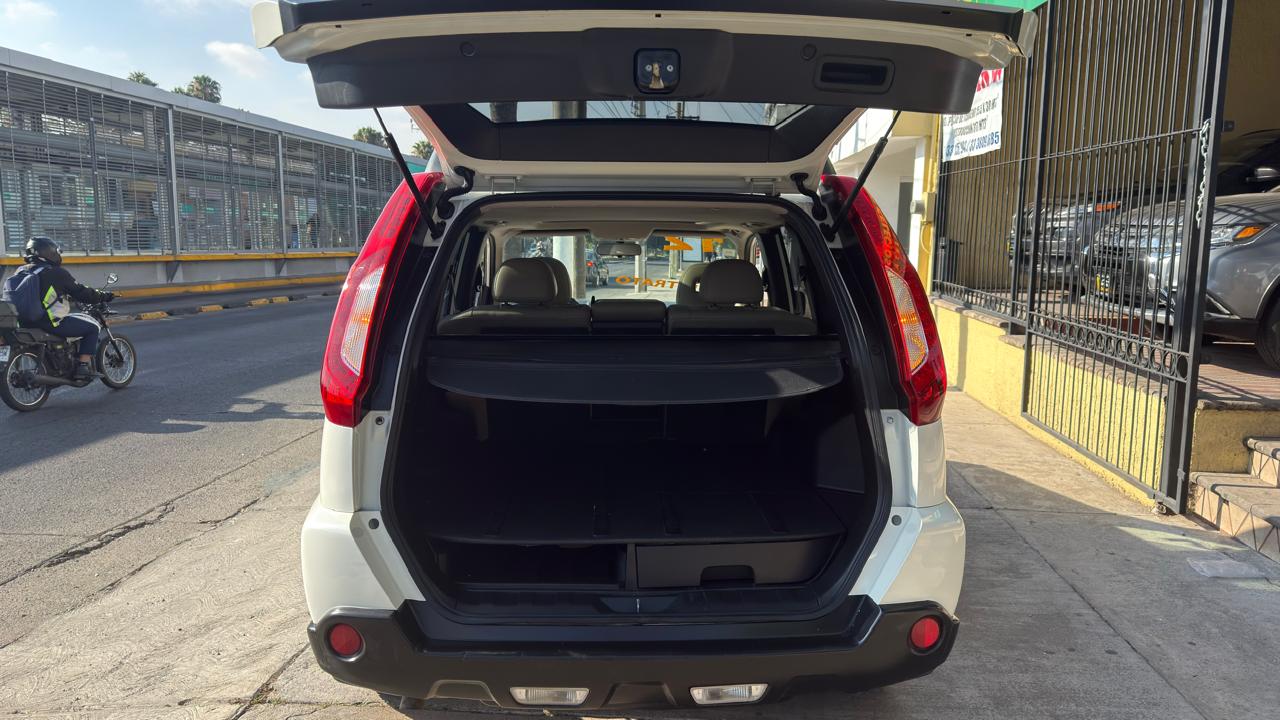 NISSAN XTRAIL SLX LUJO SUV TA 2012