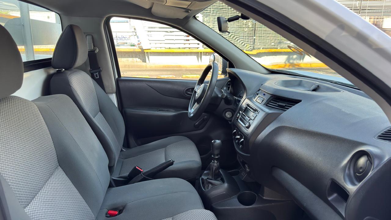 NISSAN NP300 ESTACA C/REDILAS TM 2022