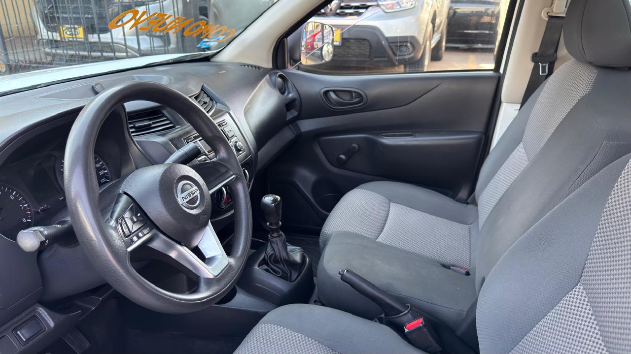 NISSAN NP300 ESTACA C/REDILAS TM 2022