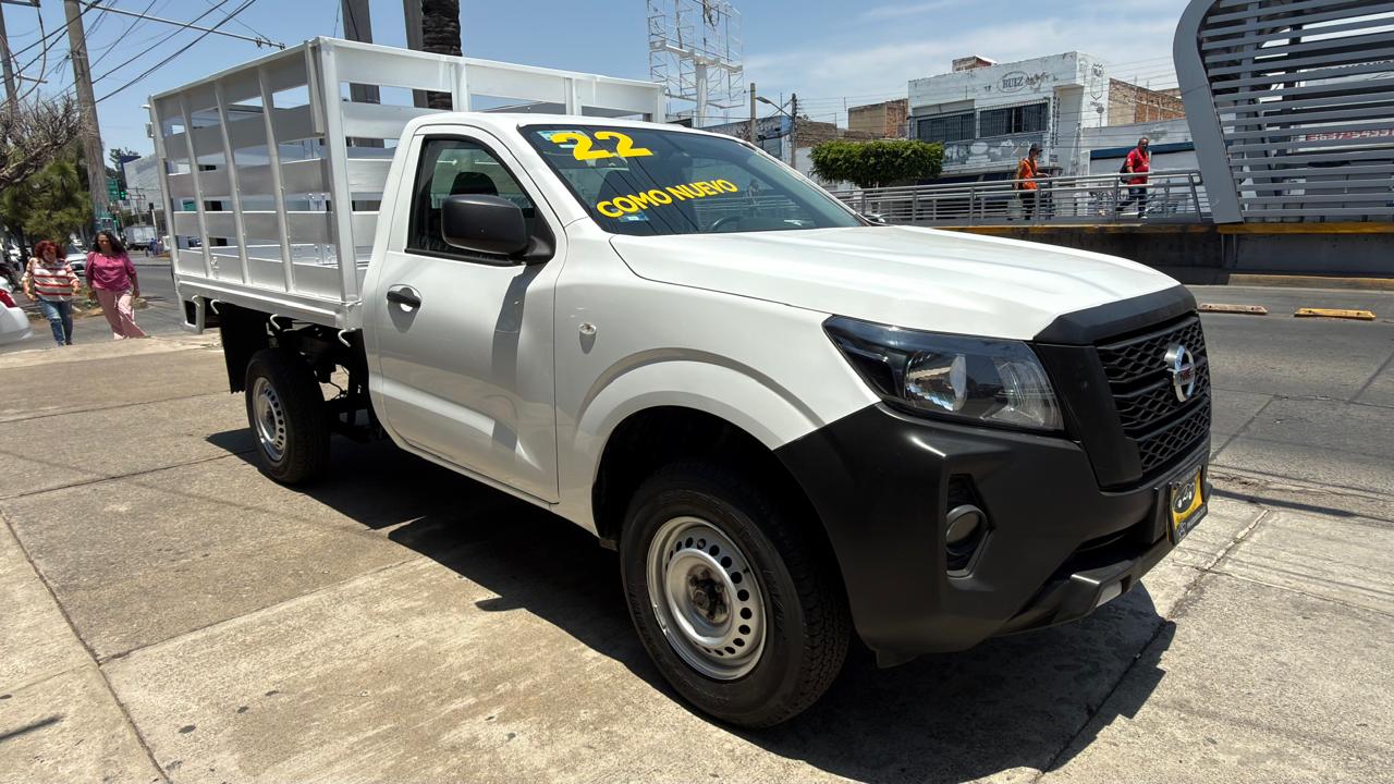 NISSAN NP300 ESTACA C/REDILAS TM 2022