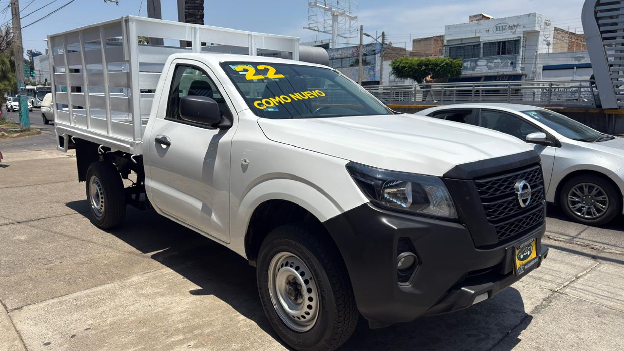 NISSAN NP300 ESTACA C/REDILAS TM 2022