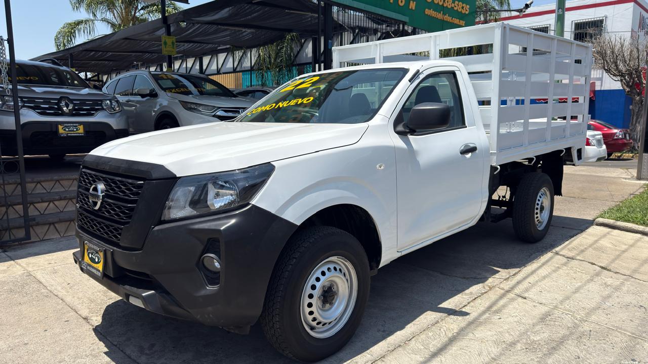 NISSAN NP300 ESTACA C/REDILAS TM 2022