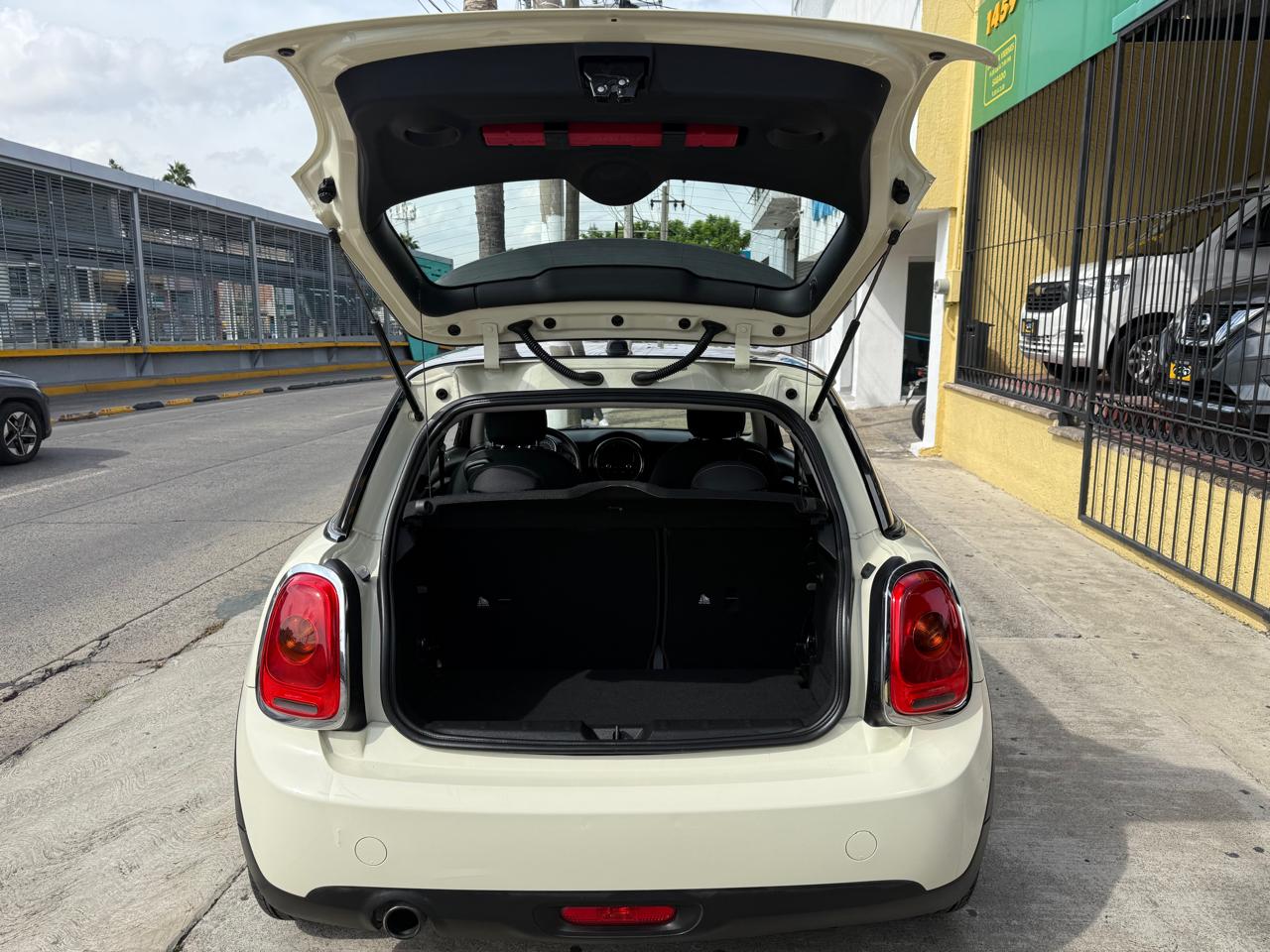 MINI COOPER BUISNES COOPE HB TA 2018