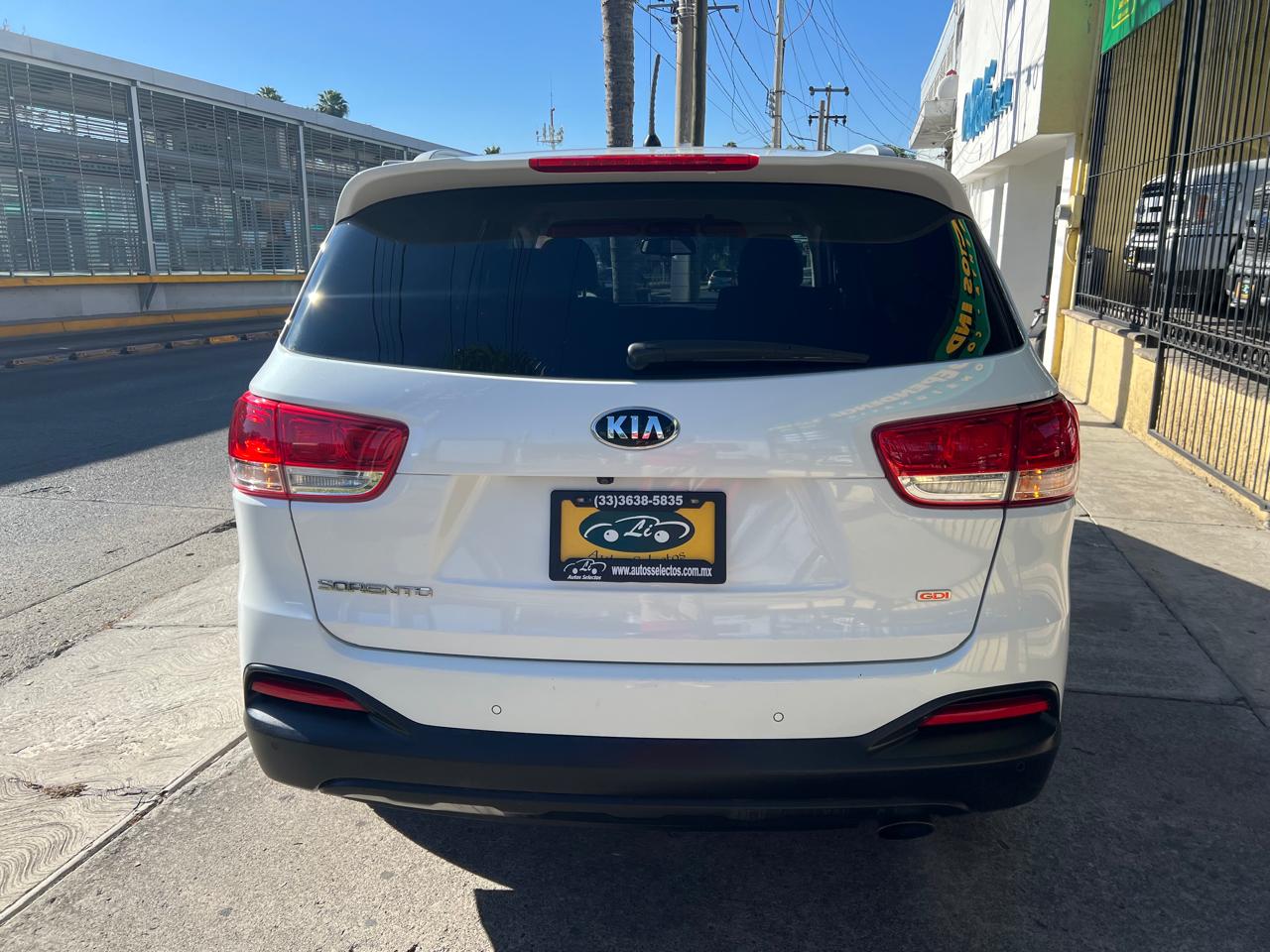 KIA SORENTO LX SUV TA 3ER FILA 2018