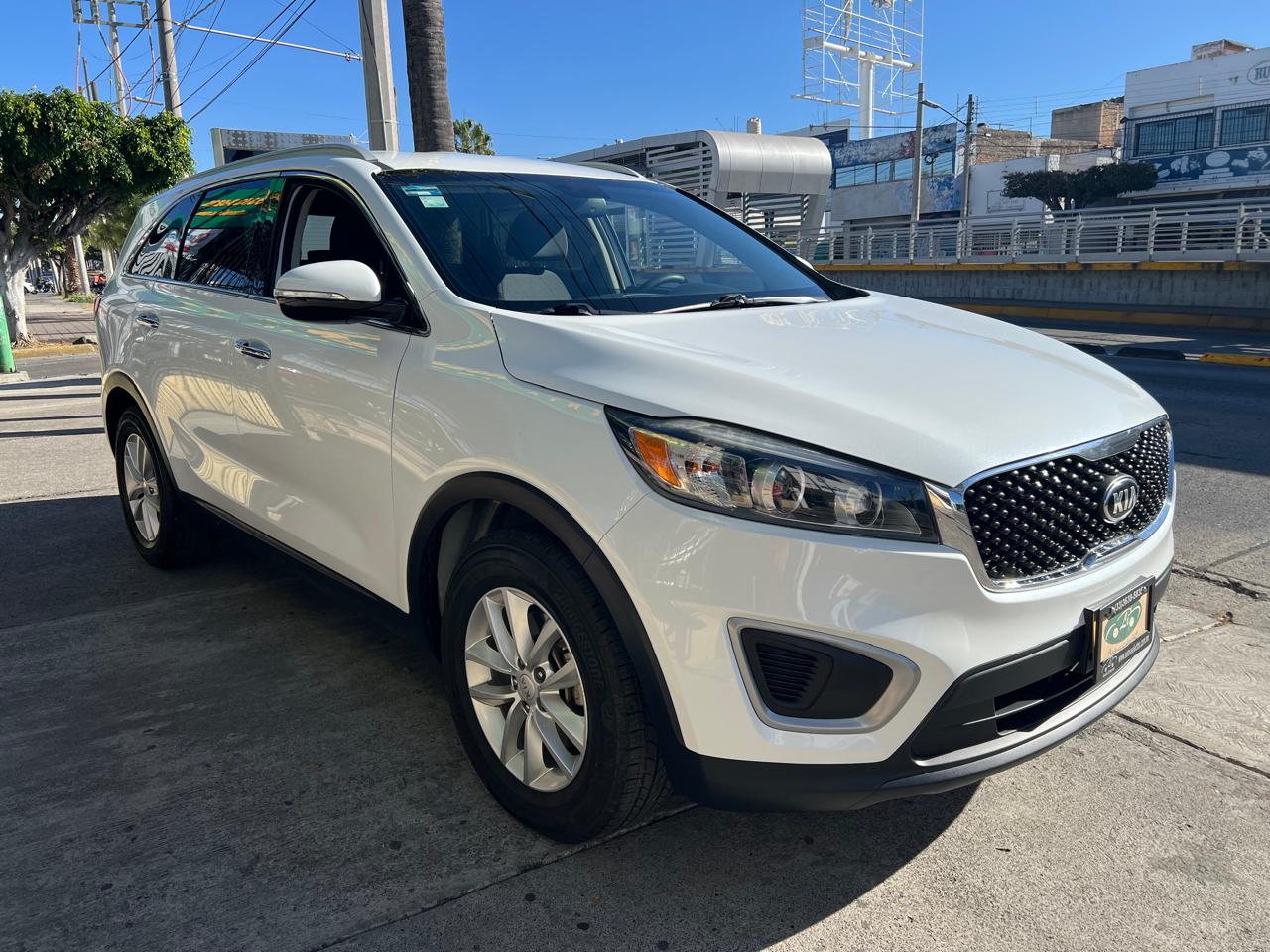 KIA SORENTO LX SUV TA 3ER FILA 2018