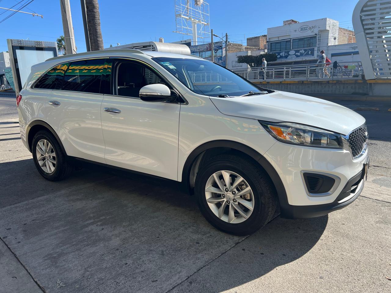 KIA SORENTO LX SUV TA 3ER FILA 2018