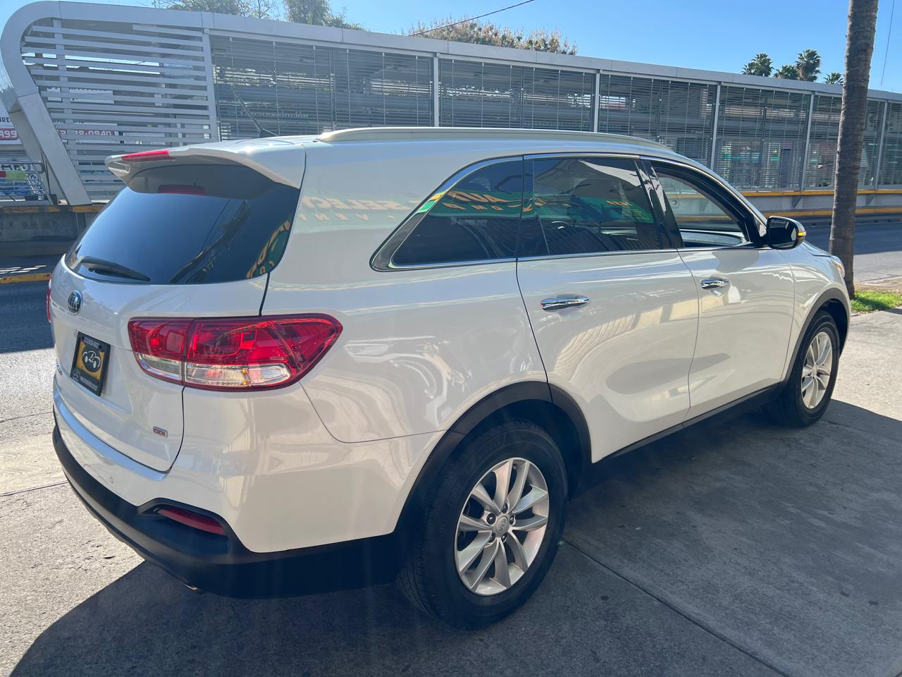 KIA SORENTO LX SUV TA 3ER FILA 2018
