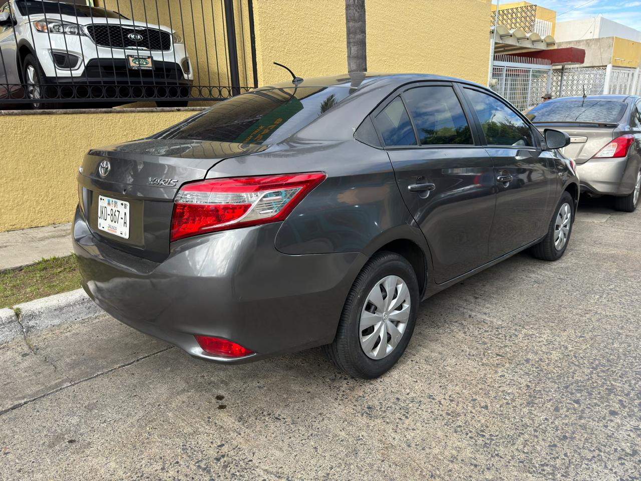 TOYOTA YARIS CORE CVT SEDAN TA 2017